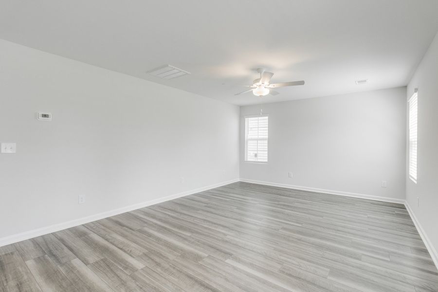 Spacious, unfurnished interior of a new home in Ellington, Elgin (Image 18).