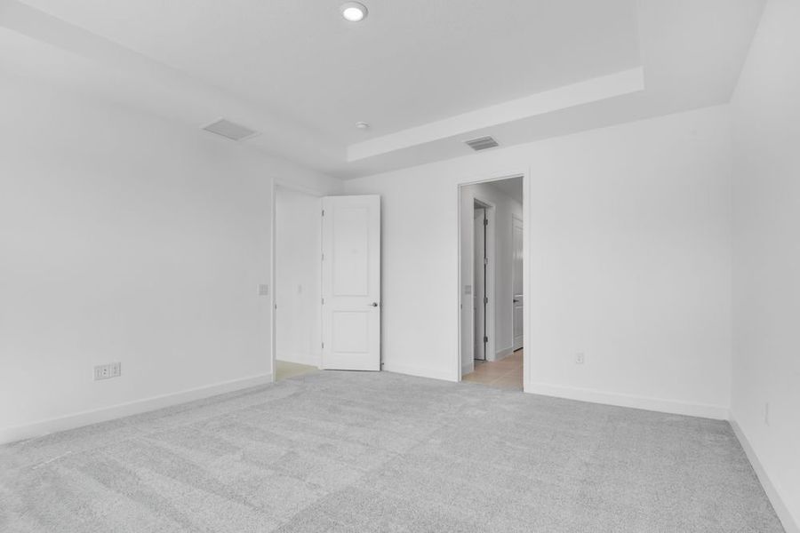 Spacious, unfurnished interior of a new home in Ardisia Park, New Smyrna Beach (Image 24).