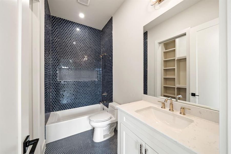 Furnished interior view inside a new home in , Dallas (Image 13). Furnished interior view inside a new home in , Dallas (Image 13).