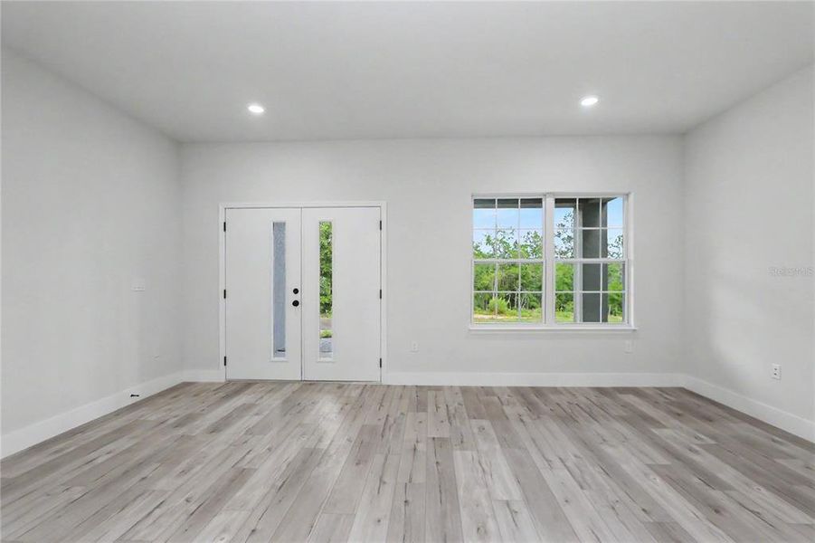 Spacious, unfurnished interior of a new home in , Citrus Springs (Image 43).