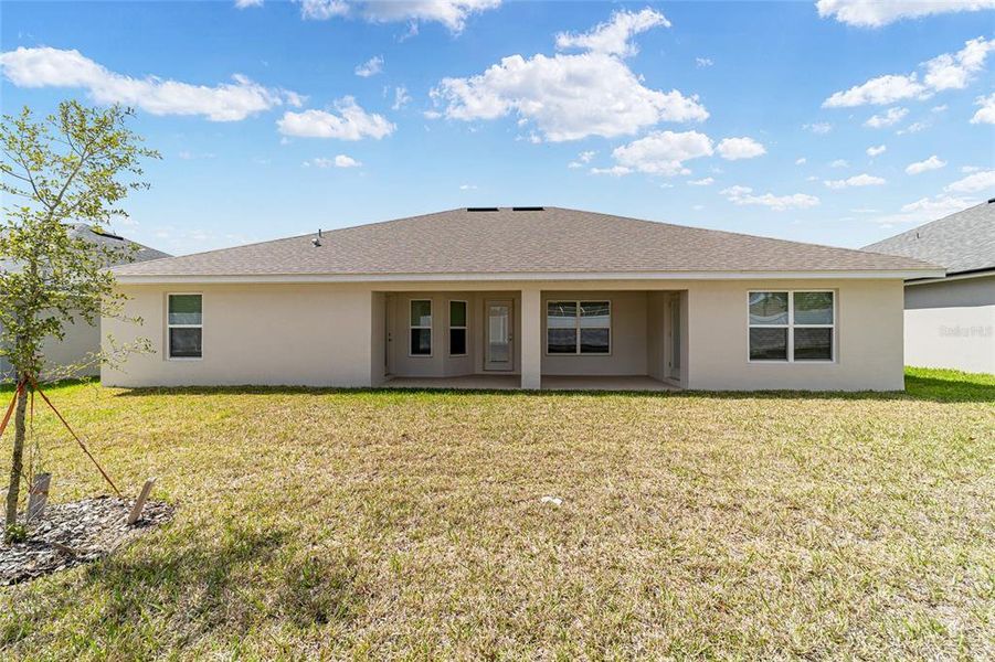 Exterior details and patio area of a home in Brookhaven, Ocala (Image 34).