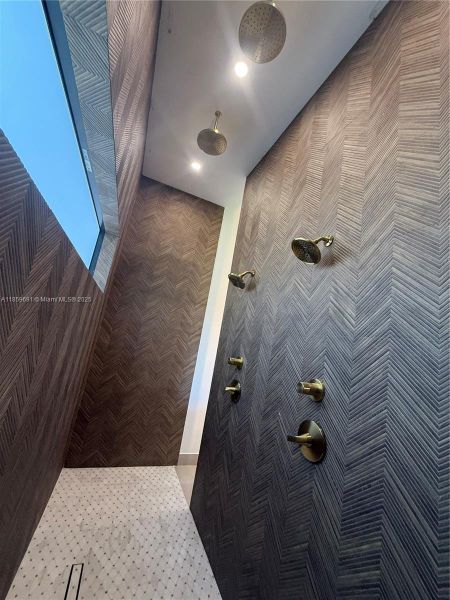 Image 84 of a home in .