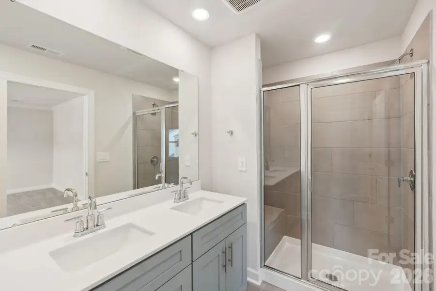 Photo is not of the actual home, but is an inspirational photo of builder’s model home and may depict options, furnishings, and/or decorator features that are not included Photo is not of the actual home, but is an inspirational photo of builder’s model home and may depict options, furnishings, and/or decorator features that are not included