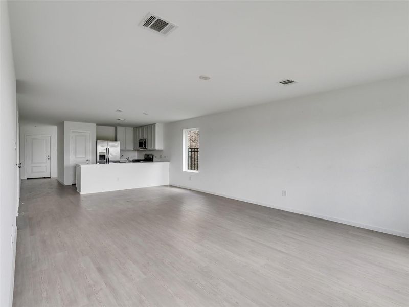 Spacious, unfurnished interior of a new home in , Katy (Image 40).