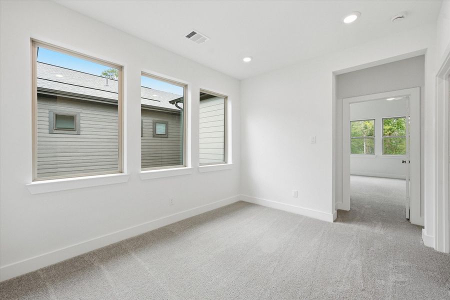 Spacious, unfurnished interior of a new home in Two Step Farm, Montgomery (Image 13).