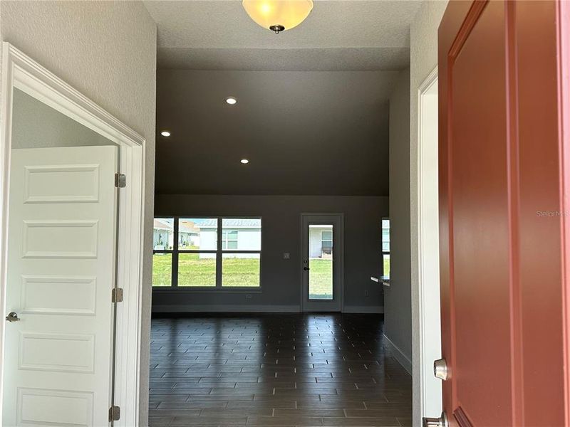 Spacious, unfurnished interior of a new home in , Ocala (Image 9).