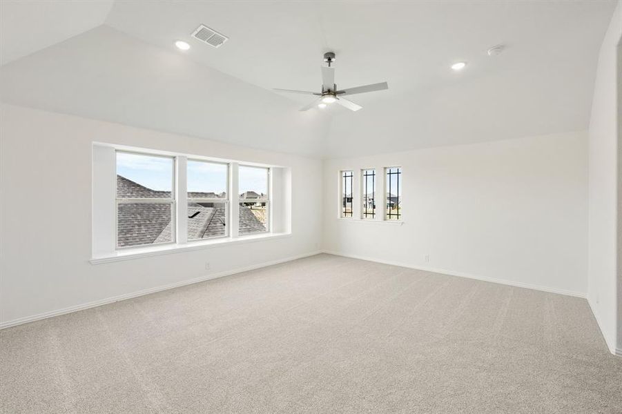 Spacious, unfurnished interior of a new home in Country Lakes, Denton (Image 39).
