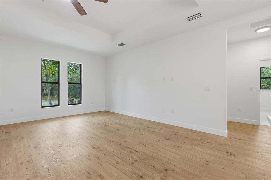 Spacious, unfurnished interior of a new home in , Port Charlotte (Image 29).