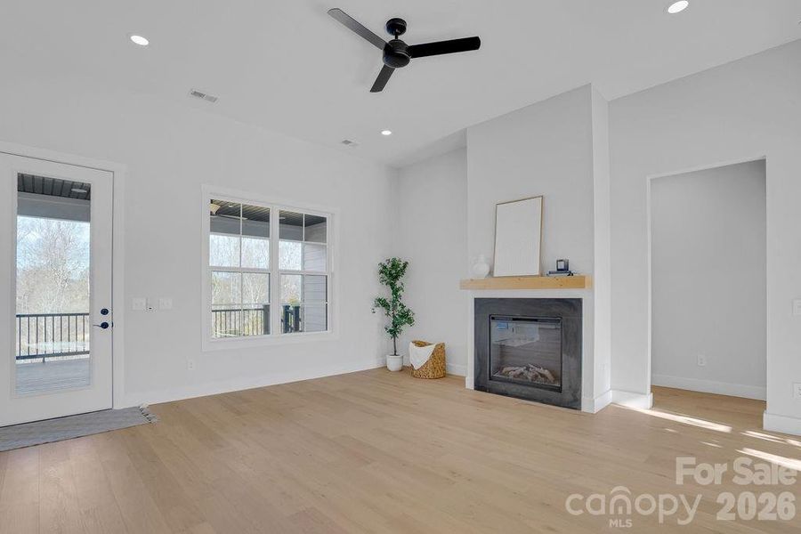 Spacious, unfurnished interior of a new home in , Lincolnton (Image 24).
