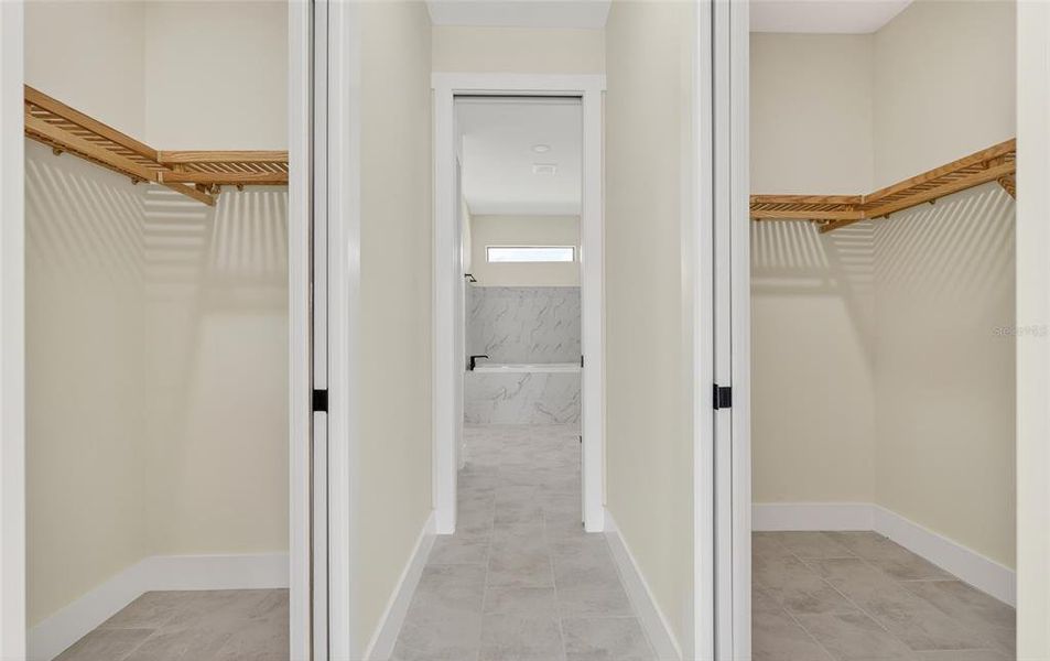 Spacious, unfurnished interior of a new home in , Cape Coral (Image 40).