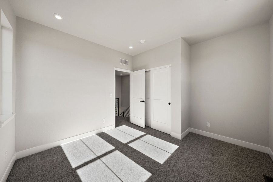 Spacious, unfurnished interior of a new home in Trumark Homes at Sterling Ranch, Littleton (Image 32).