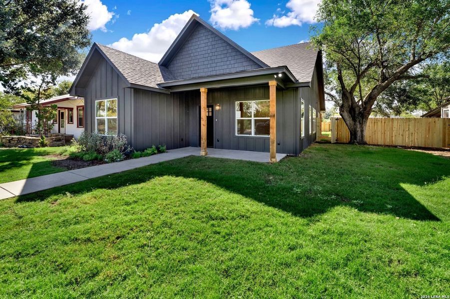 Exterior details and patio area of a home in , Hondo (Image 23).