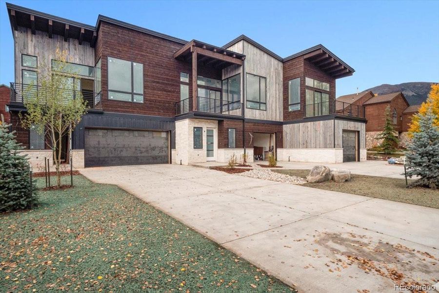 Image 8 of a home in .