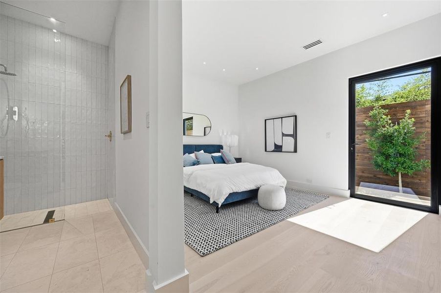 Furnished interior view inside a new home in , Dallas (Image 18).