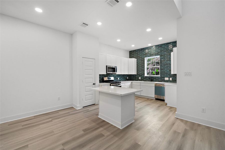 Kitchen (Sans Furniture)