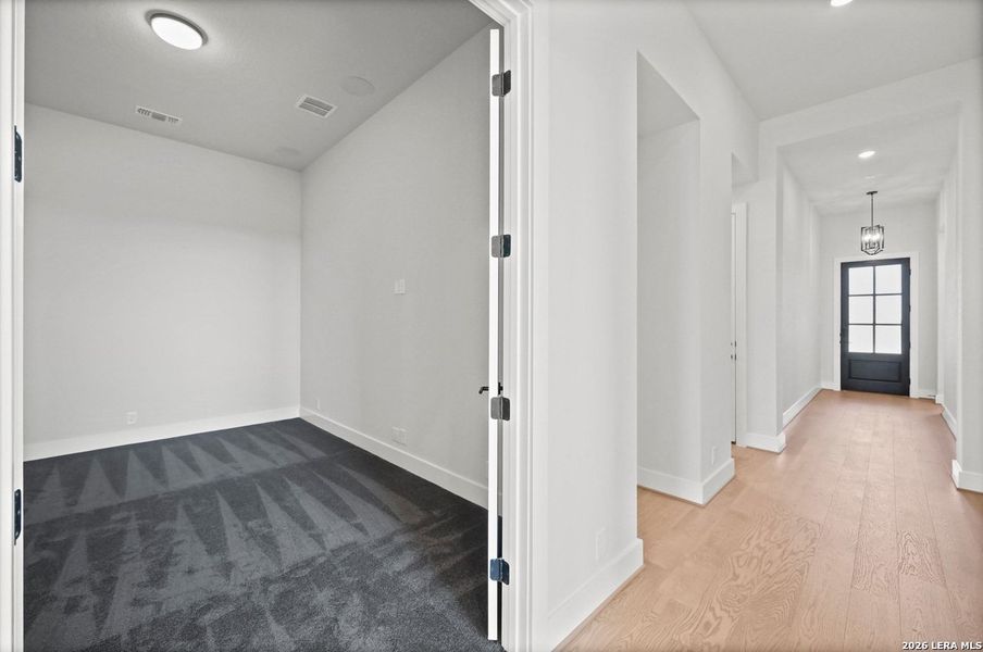 Spacious, unfurnished interior of a new home in Meyer Ranch, New Braunfels (Image 17).