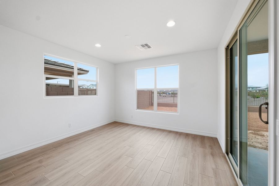 Spacious, unfurnished interior of a new home in Artisan at Asante, Surprise (Image 20).