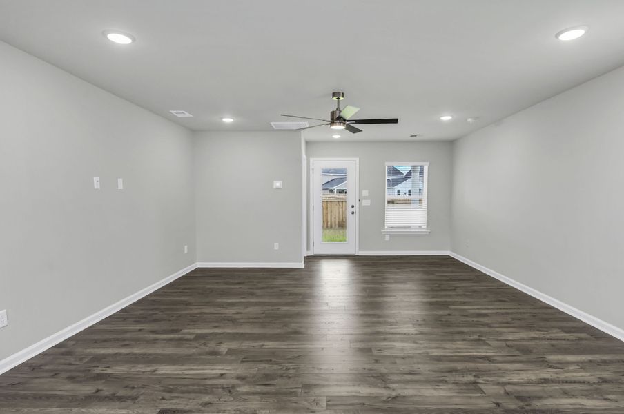 Representative unfurnished interior of a home built from the Stacey by Veranda Homes in Hitchcock Preserve, Aiken (Image 25). Representative unfurnished interior of a home built from the Stacey by Veranda Homes in Hitchcock Preserve, Aiken (Image 25).