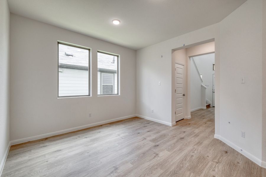 Spacious, unfurnished interior of a new home in Trinity Ranch, Elgin (Image 15).