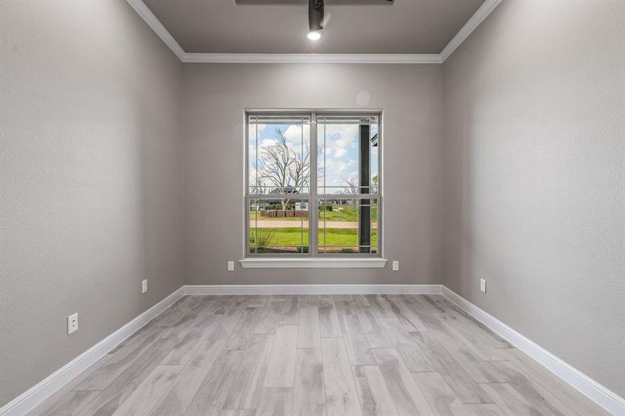 Spacious, unfurnished interior of a new home in Pecan Plantation, Granbury (Image 33).