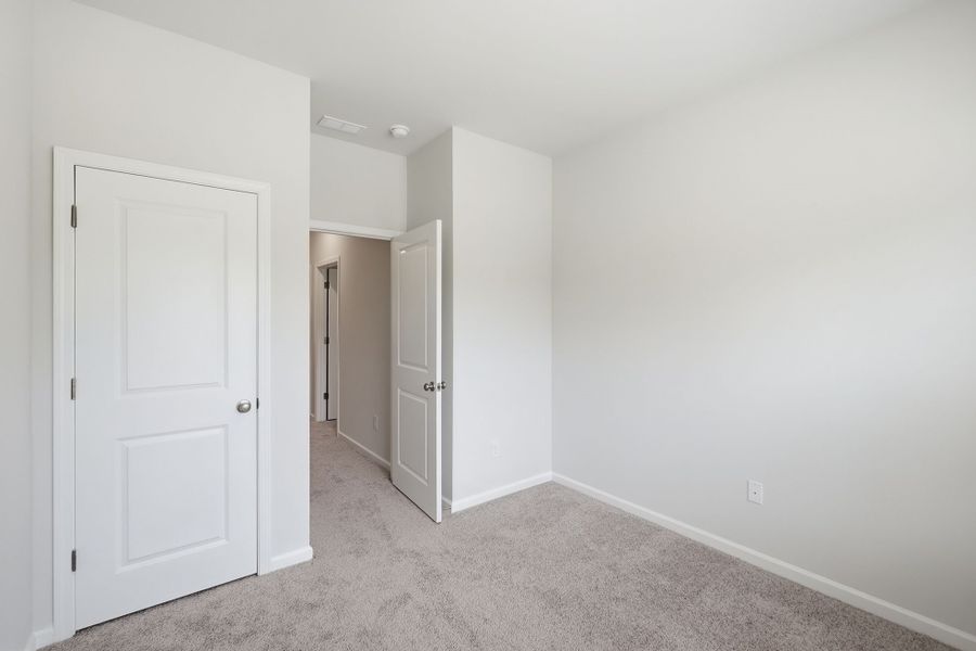 Spacious, unfurnished interior of a new home in Lakeview Village, Charlotte (Image 21).