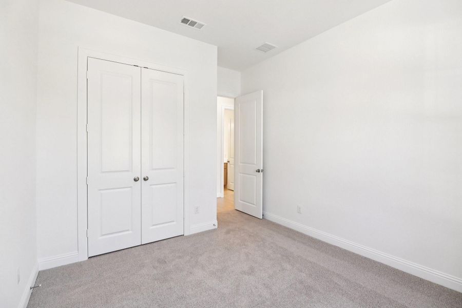 Spacious, unfurnished interior of a new home in Evergreen 60', Conroe (Image 36).