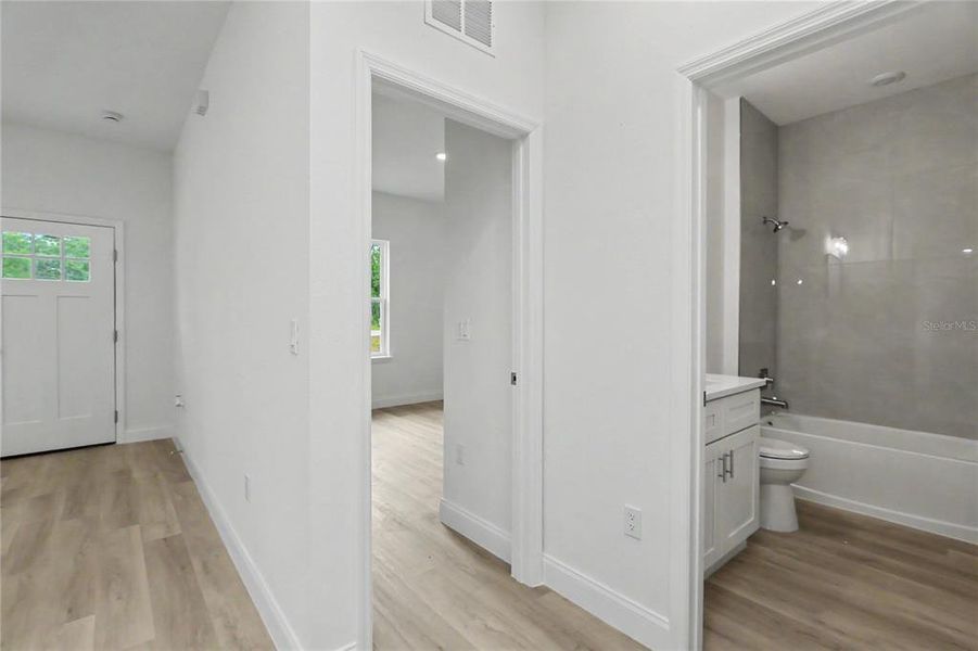 Spacious, unfurnished interior of a new home in , Citrus Springs (Image 14).