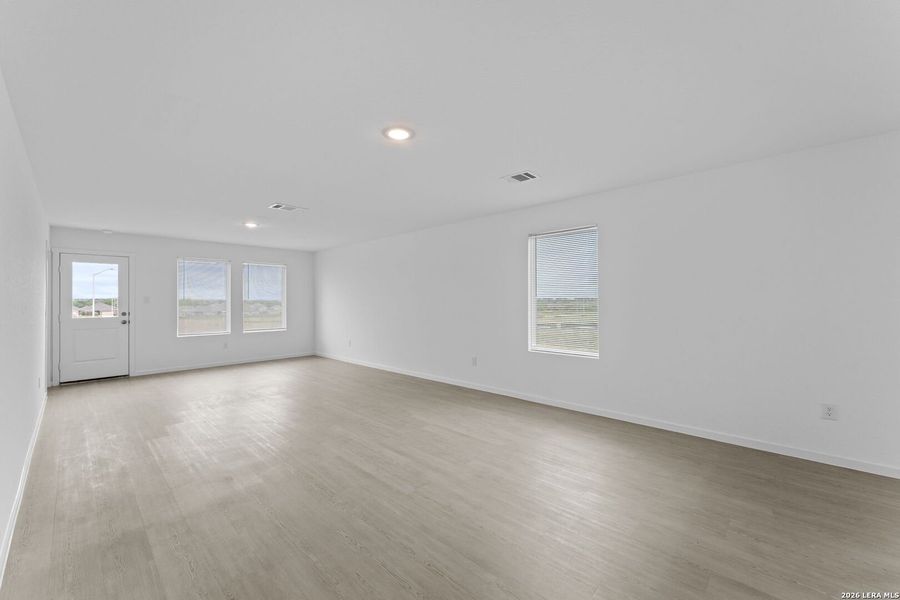 Spacious, unfurnished interior of a new home in Guadalupe Ridge, New Braunfels (Image 16).
