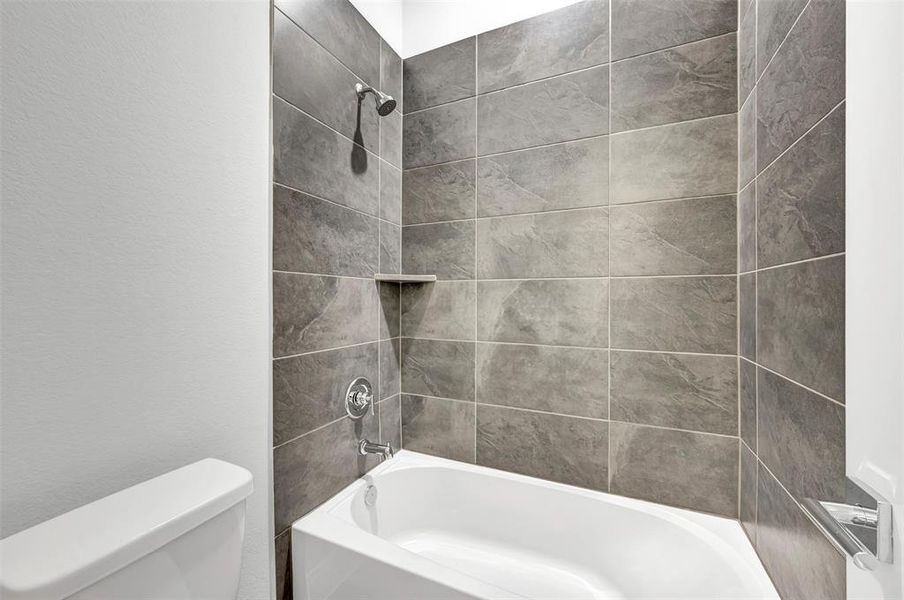 Furnished interior view inside a new home in Myrtle Creek, Waxahachie (Image 16).