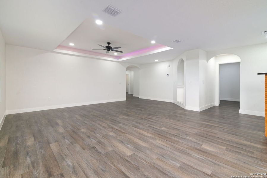 Spacious, unfurnished interior of a new home in , Atascosa (Image 9). Spacious, unfurnished interior of a new home in , Atascosa (Image 9).