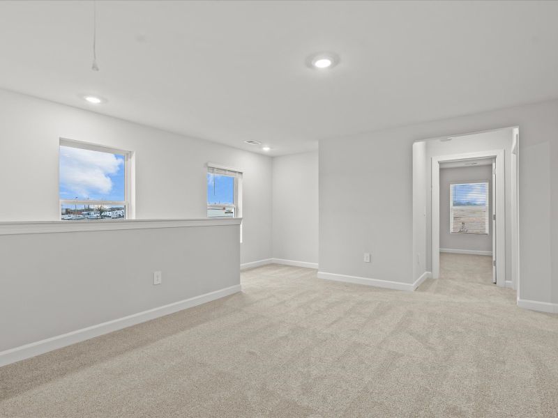 Spacious, unfurnished interior of a new home in Village at White Pine, Pendleton (Image 16).