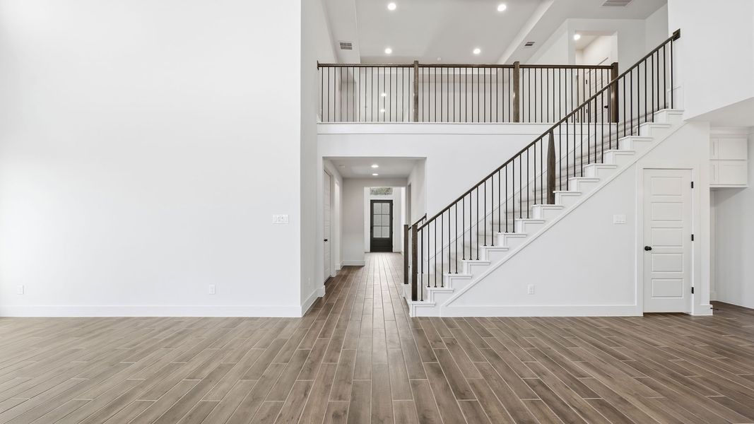 Spacious, unfurnished interior of a new home in The Parks at Wilson Creek, Celina (Image 16).