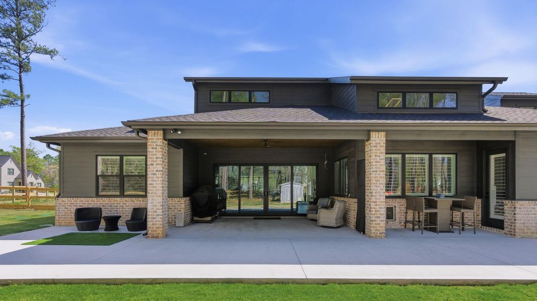 Exterior details and patio area of a home in , Magnolia (Image 4).