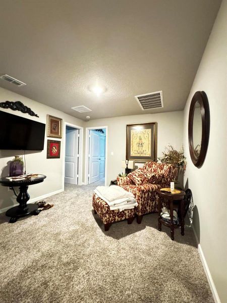 Upstairs den Upstairs den