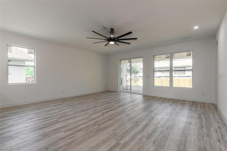 Spacious, unfurnished interior of a new home in , Daytona Beach (Image 16).