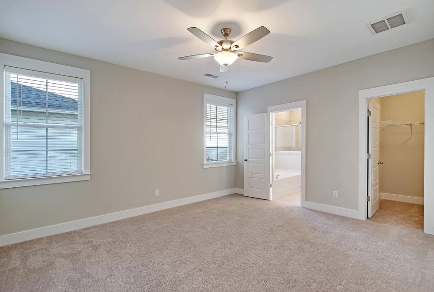 Spacious, unfurnished interior of a new home in Creek Pointe, Moncks Corner (Image 12).