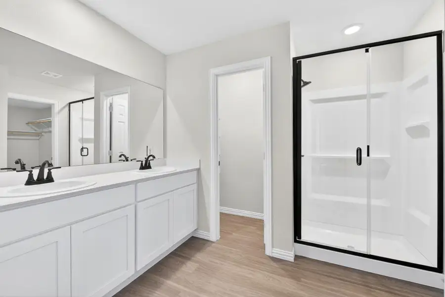 Furnished interior view inside a new home in , Temple (Image 9).