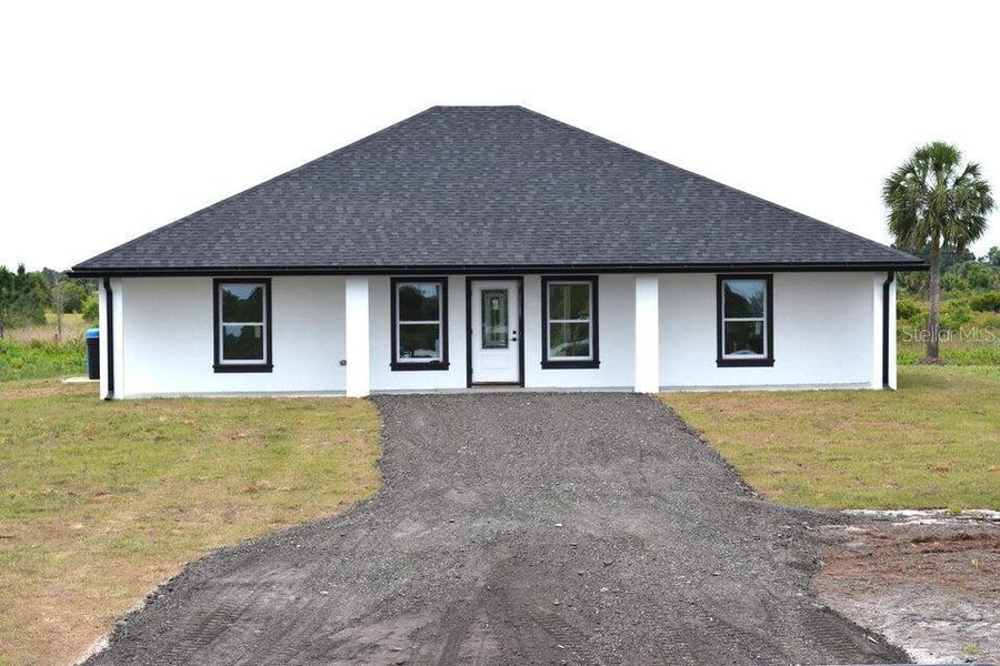 Exterior details and patio area of a home in , Okeechobee (Image 8).