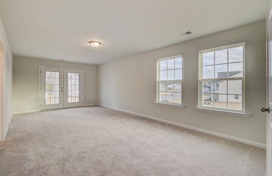 Spacious, unfurnished interior of a new home in Sweetgrass at Summers Corner, Summerville (Image 15).
