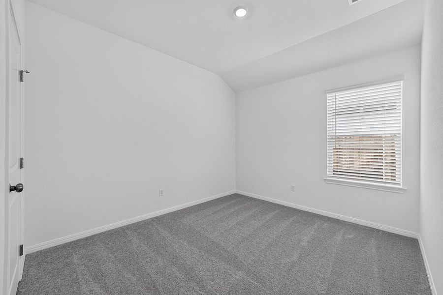 Spacious, unfurnished interior of a new home in Sunfield, Buda (Image 19).