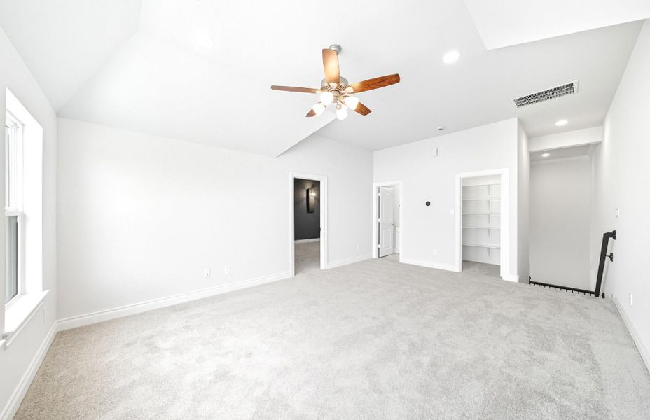 Spacious, unfurnished interior of a new home in Bridgeland 60′, Cypress (Image 27).