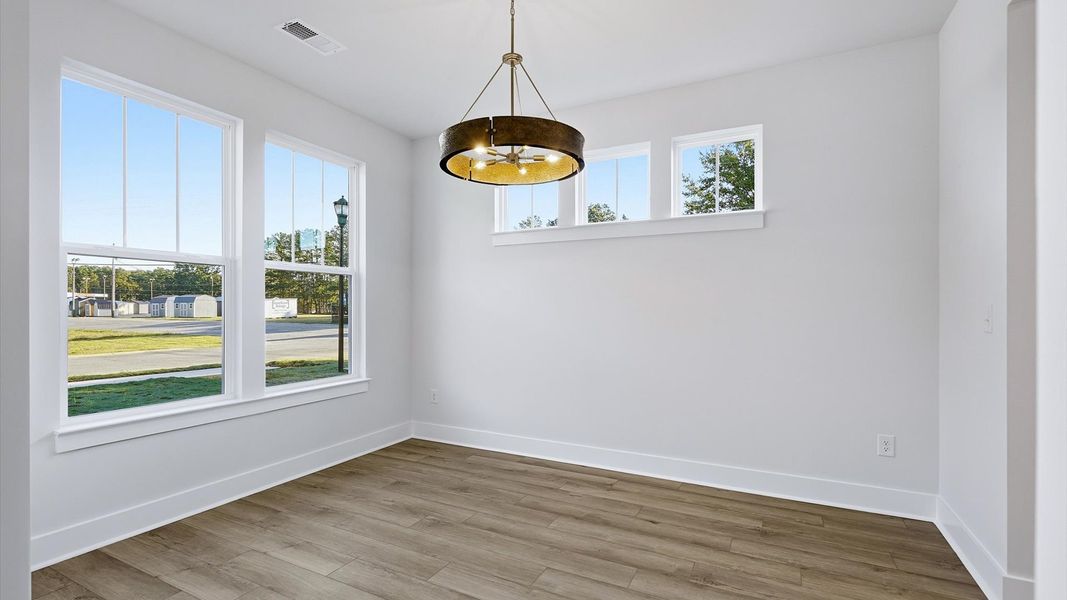 Established charm meets modern elegance in this first-rate dining room by DRB Homes Established charm meets modern elegance in this first-rate dining room by DRB Homes