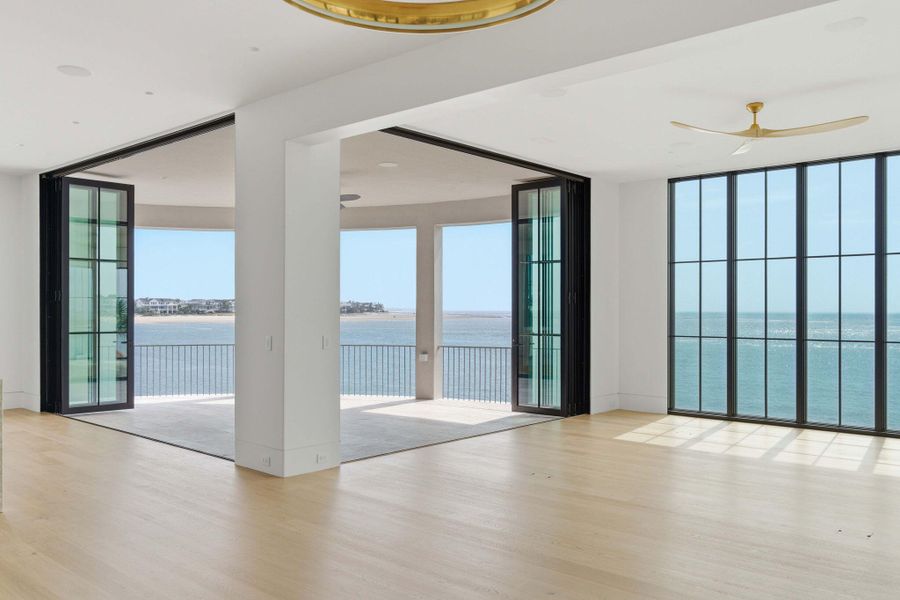Spacious, unfurnished interior of a new home in , Sullivan's Island (Image 58).