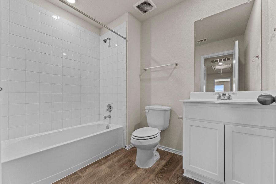 Furnished interior view inside a new home in Avenida, Converse (Image 9).