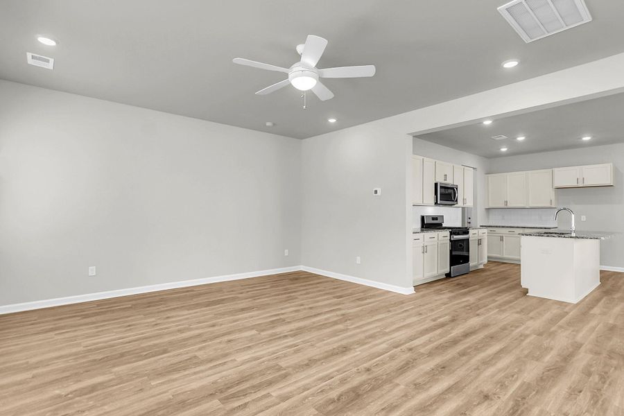 Spacious, unfurnished interior of a new home in Wildcat Chase, Summerville (Image 20).