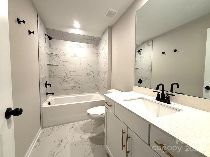 Guest Bedroom Bath (Bath 3)