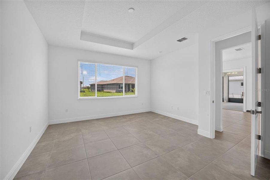 Spacious, unfurnished interior of a new home in , Ocala (Image 22).