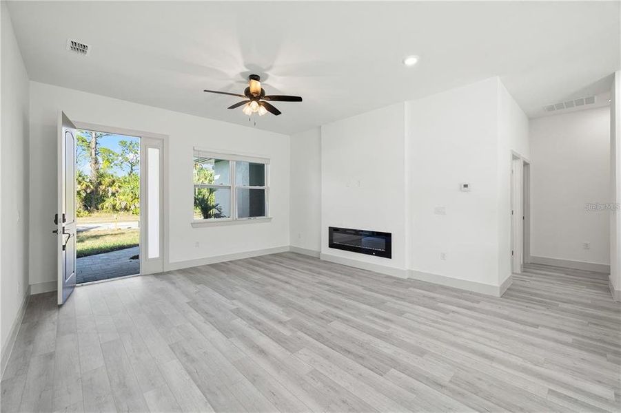 Spacious, unfurnished interior of a new home in , Port Charlotte (Image 41).