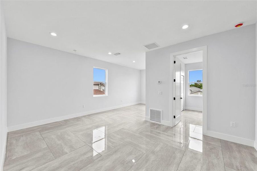 Spacious, unfurnished interior of a new home in , Palmetto (Image 46).