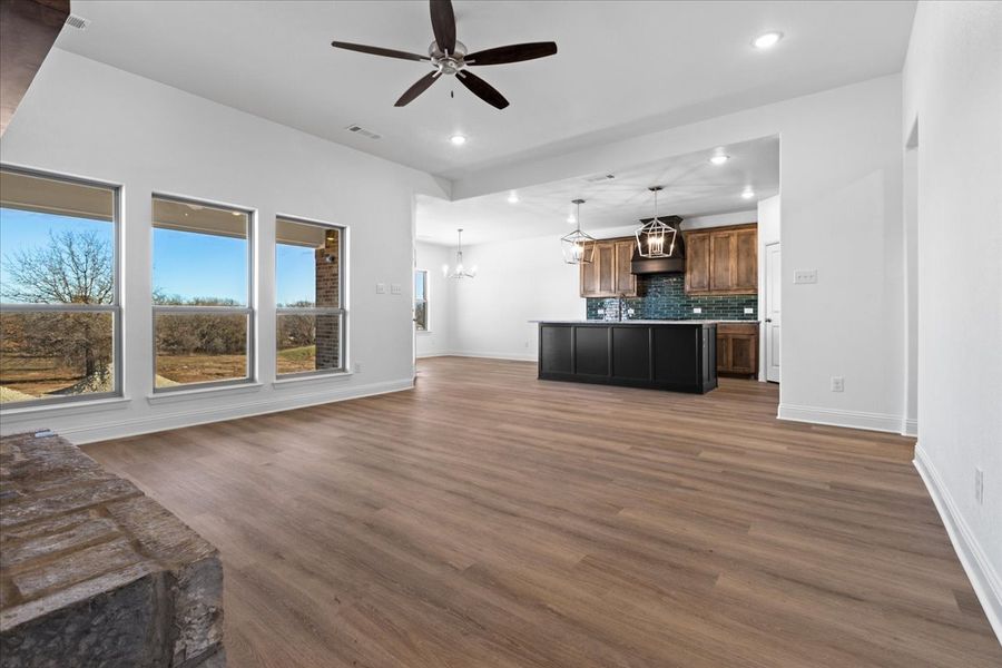 Spacious, unfurnished interior of a new home in Honeysuckle Ranch, Paradise (Image 27).